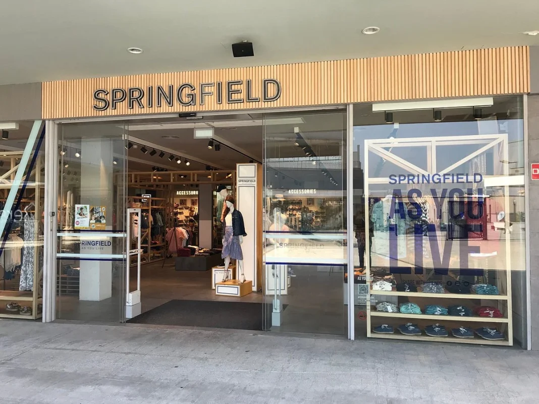 Springfield tiene rebajadas las blusas más impactantes de este verano a menos de 20 euros