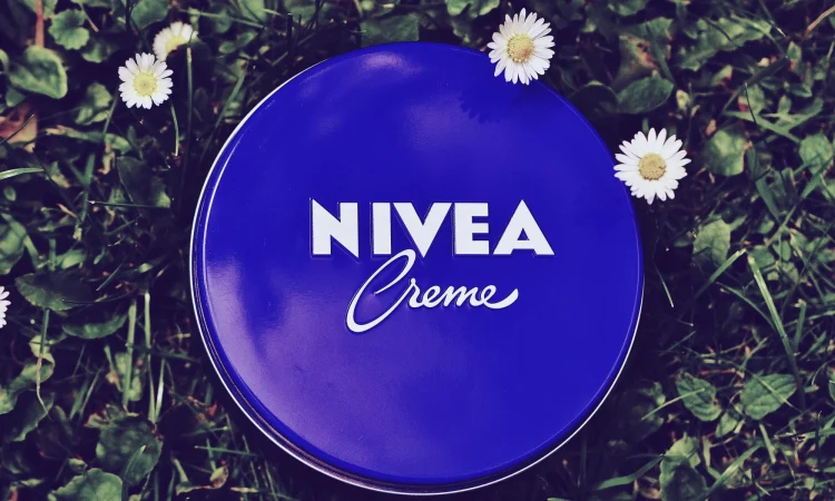 Composición de la crema azul Nivea: ¿amigo o enemigo?