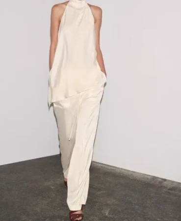 5. Conjunto satinado en tonos suaves: pura sofisticación