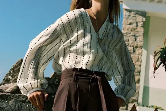 10. Blusa con rayas bordadas (29.95€)