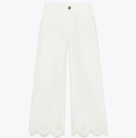 Zara busca que te estilices con su nueva colección de pantalones blancos 6 Merca2.es Versatilidad: ¿cómo llevar los pantalones blancos en primavera/verano 2025?