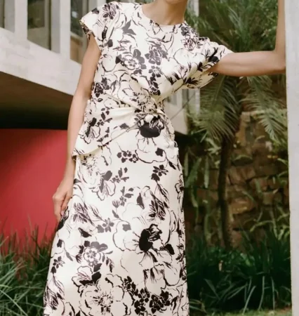 10. Vestido de flores blanco y negro (39,95€) – REF: 2328/651/064