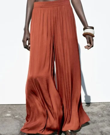 Los pantalones holgados de Zara, el must del verano 2025