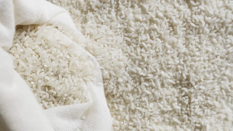 bolsa de arroz blanco con espacio de copia Merca2.es