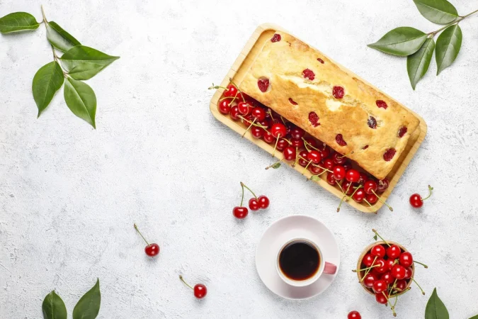 delicioso pastel de cerezas con cerezas frescas vista superior 1 Merca2.es