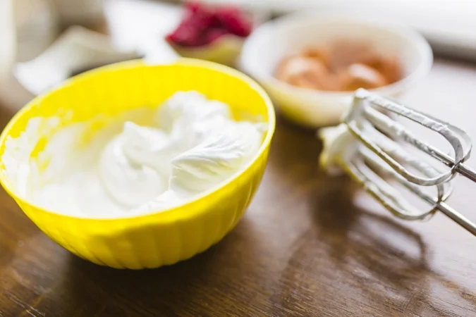 Te enseñamos a hacer una crema pastelera para chuparte los dedos: El corazón de muchos postres españoles 4 Merca2.es mezclador cerca de crema batida Merca2.es