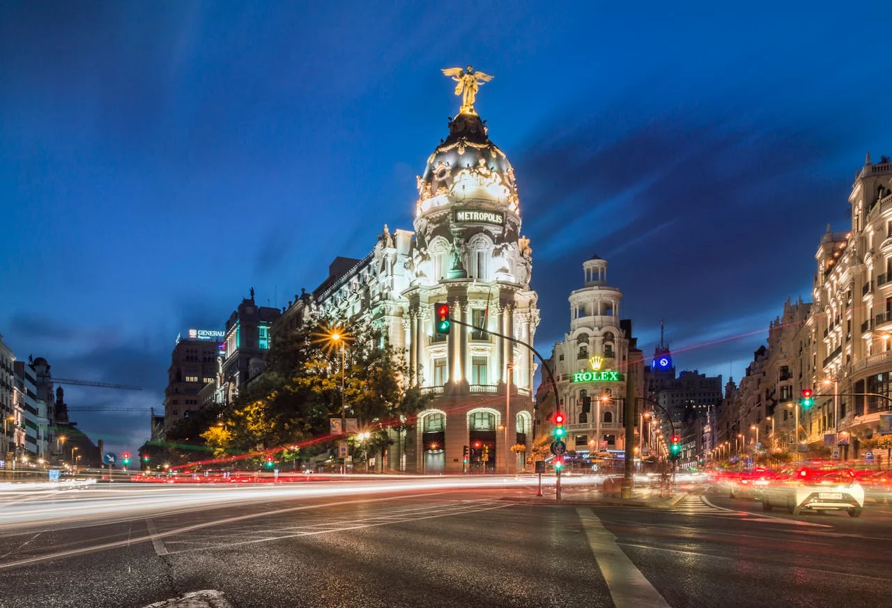 EL VIGÍA LUMINOSO QUE NUNCA DUERME