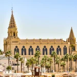 La ciudad española que en 2025 bate récords de felicidad, con las mejores playas y uno de los faros más altos de Europa