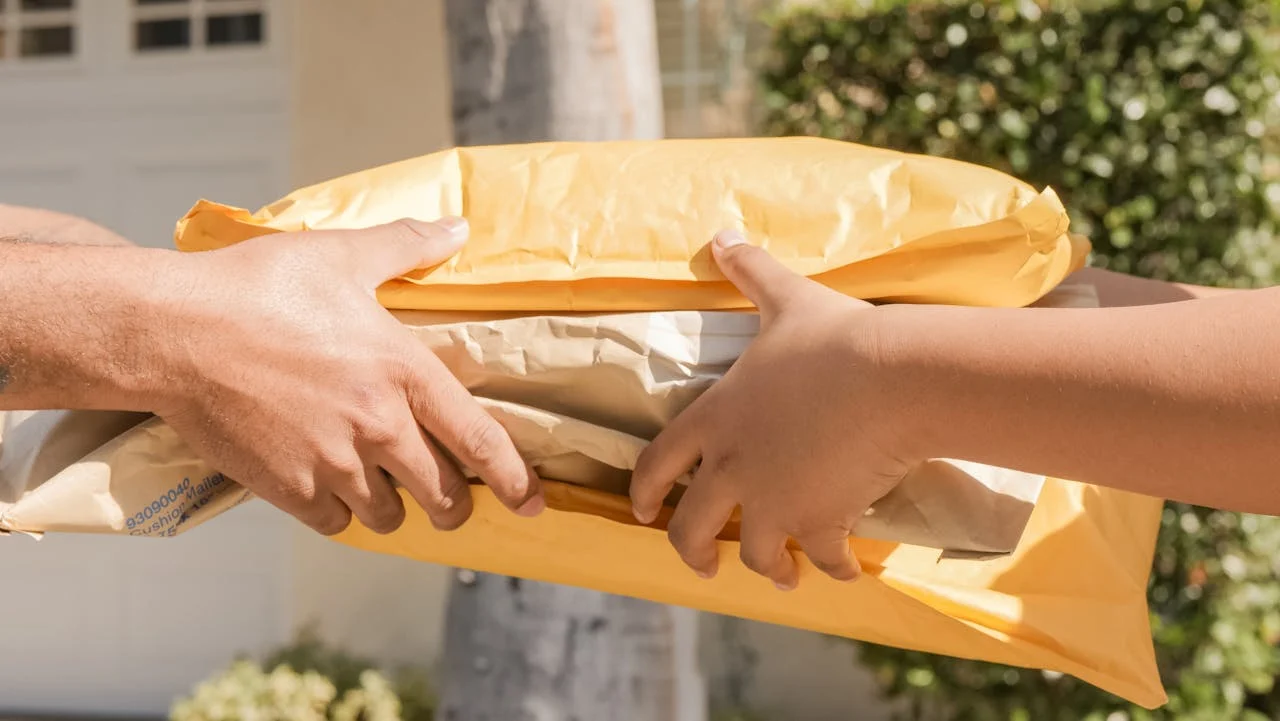 Este mensaje de Correos es una trampa: NO pagues las aduanas de ese paquete que no esperas, es phishing