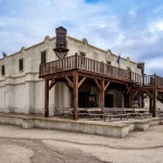 Descubre el único desierto de Europa en España: escenario de westerns y rutas por sus increíbles paisajes y pueblos temáticos
