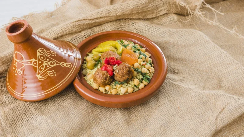 plato con comida fresca sobre arpillera Merca2.es