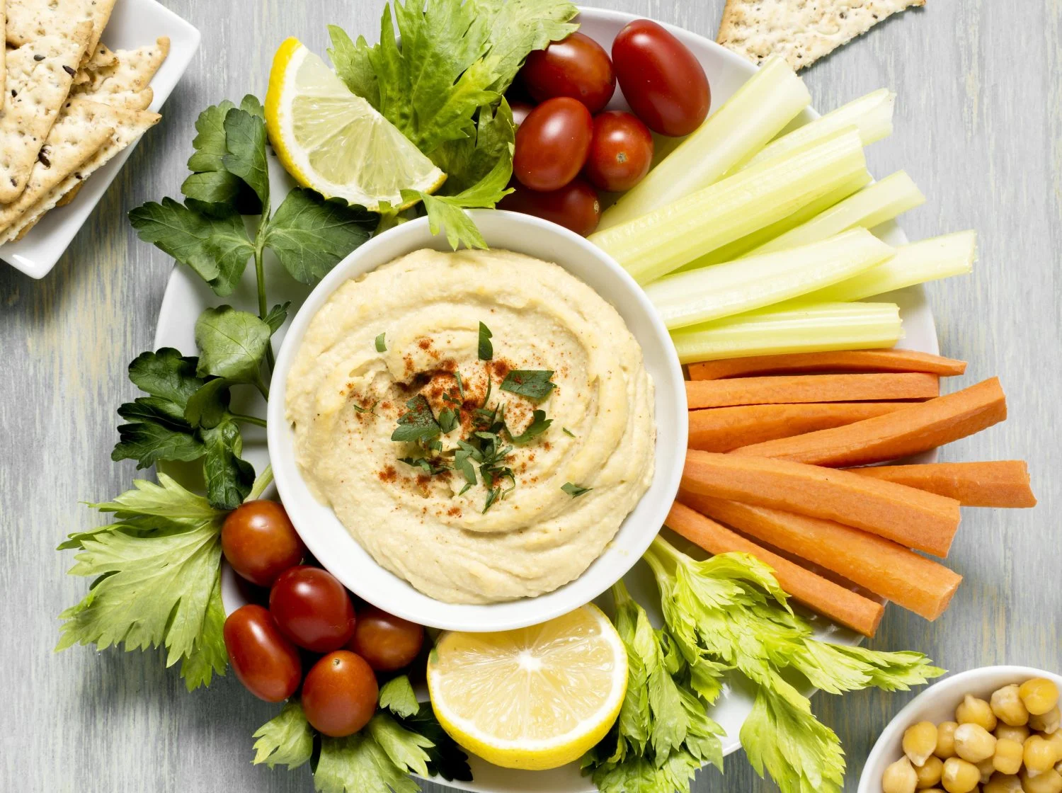 Aprende a hacer un hummus tan rico como el de Turquía, un aperitivo perfecto para acompañar con unas tiras de zanahoria y apio
