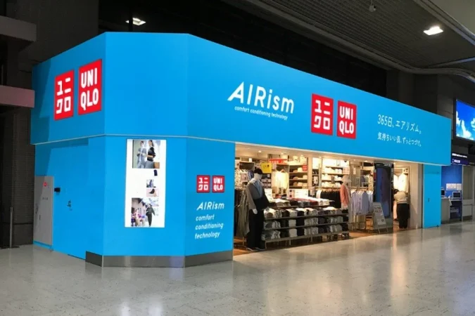 La matriz de Uniqlo apuesta por un cambio en las tiendas de estaciones de tren y aeropuertos 1 Merca2.es Uniqlo