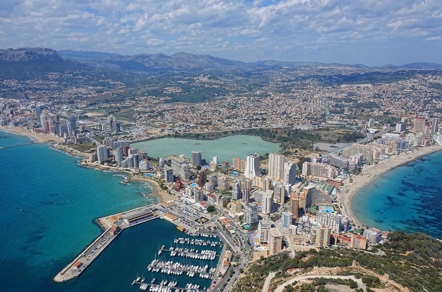 Alicante esconde el Río de Janeiro español: un pueblo pesquero con playas kilométricas y un ambiente que enamora