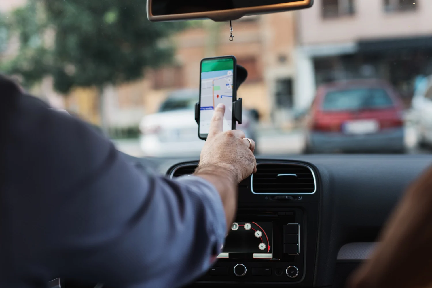 Google Maps tiene una función oculta que te avisa de radares, accidentes y controles policiales en tiempo real
