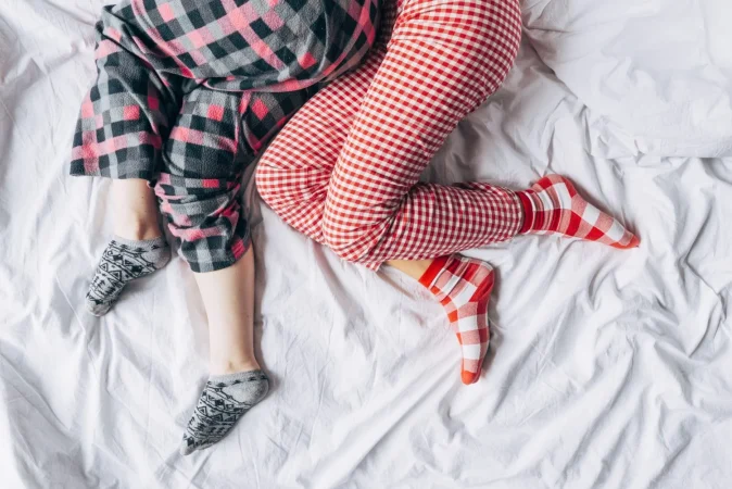 ¿Qué ventajas hay para dormir con calcetines, según la investigación científica?