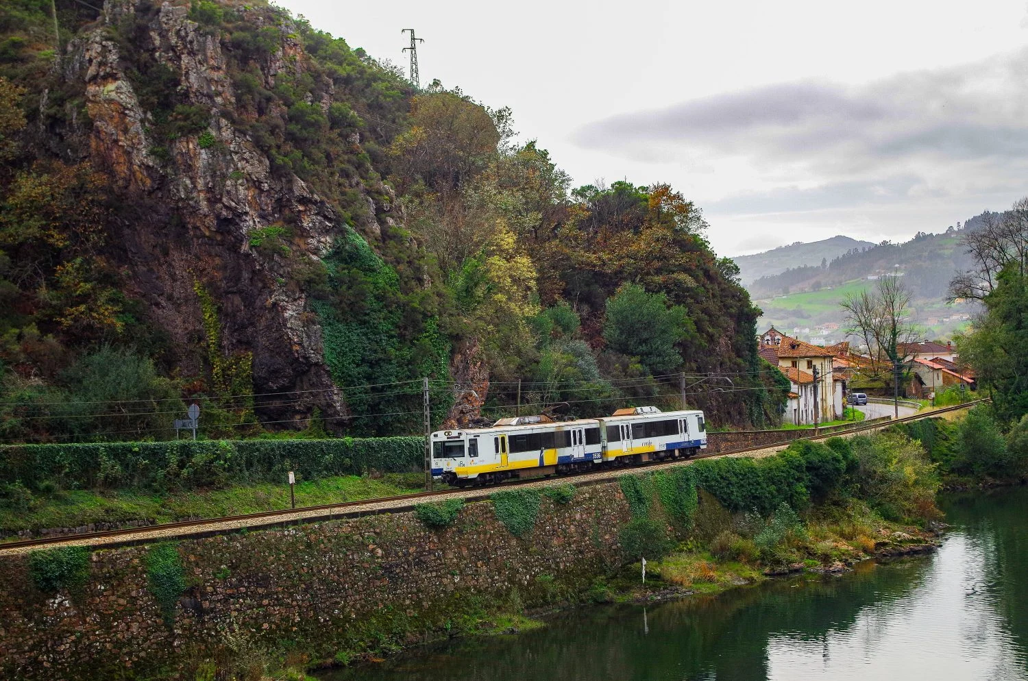 La ruta en tren por el norte de España que National Geographic eligió como la más bella de Europa