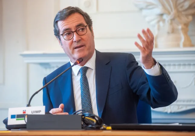 OPA BBVA-Sabadell: la CEOE denuncia politización y excesiva demora por parte del Gobierno 1 Merca2.es APIE Merca2.es