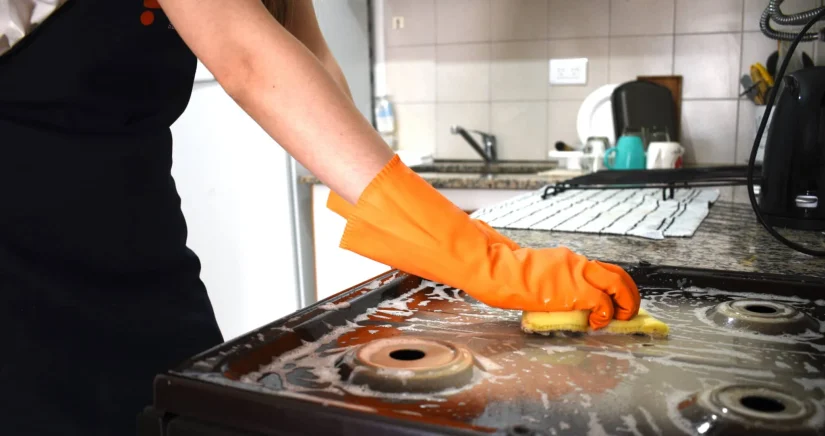 Los riesgos asociados al limoneno incluyen irritación en la piel básicamente