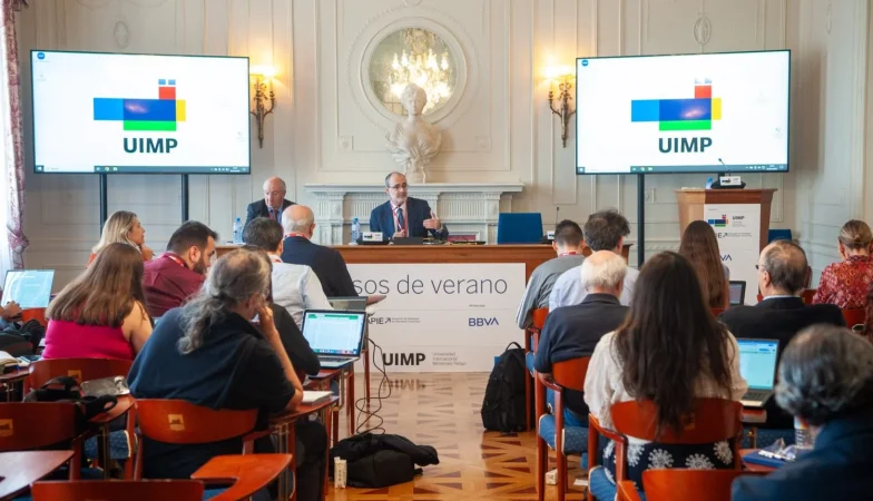 Antonio Romero (CECA) insta a una banca fuerte, menos regulada y más preparada para los nuevos riesgos globales 1 Merca2.es Antonio Romero CECA Merca2.es