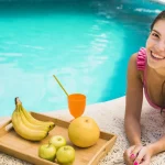 ¿Es cierto que si te bañas al poco de comer te puede dar un corte de digestión o es un mito? Te lo aclaramos