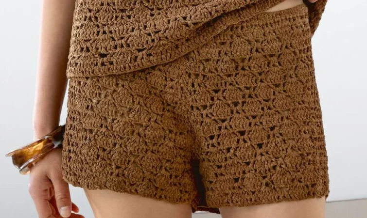Shorts de crochet marrón – 299 €