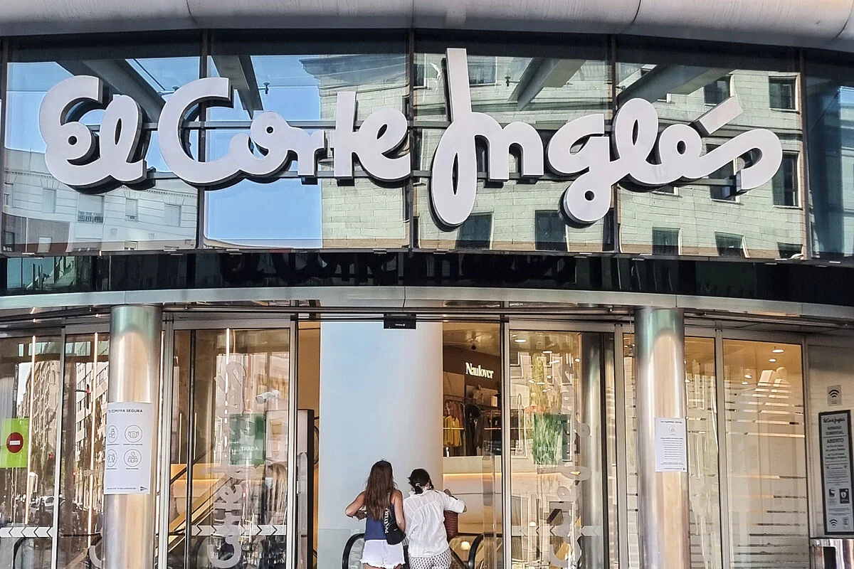 El Corte Inglés rebaja los jerséis finitos para el verano de Sfera a menos de 20 euros