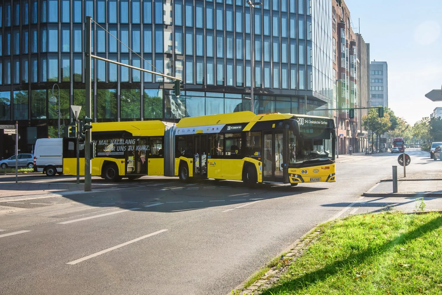 Solaris (CAF) BVG confirma un nuevo pedido de 270 autobuses eléctricos articulados