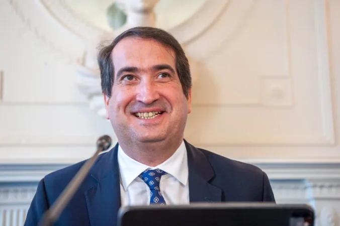 César González-Bueno (Banco Sabadell) deja en evidencia el valor de la acción de BBVA 1 Merca2.es UIMP2025PB5 scaled 1 Merca2.es