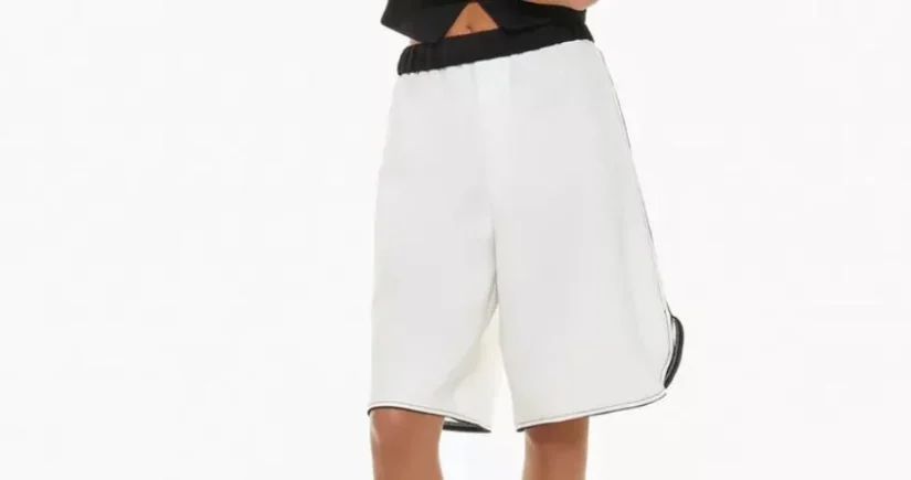 5. Bermudas con cintura contraste (11,19€)