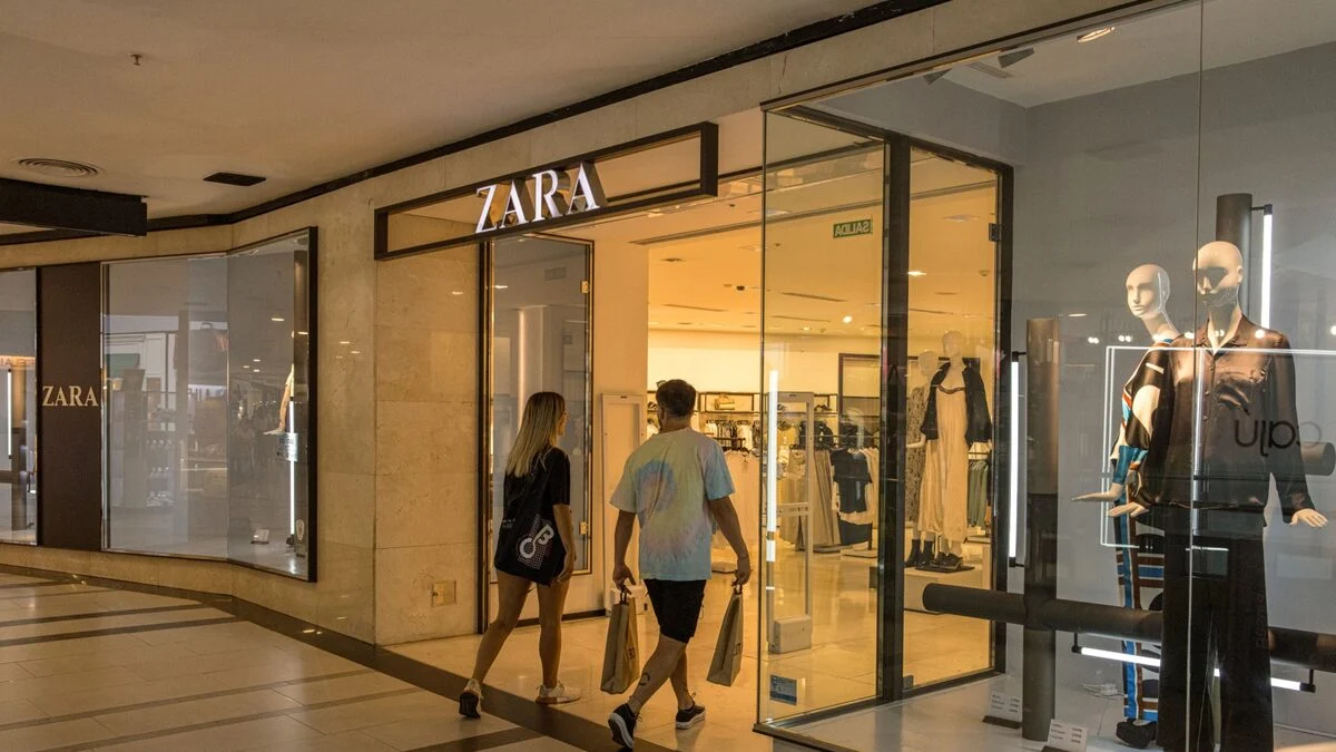 Zara tiene los vestidos más fresquitos y holgados para disfrutar de este verano