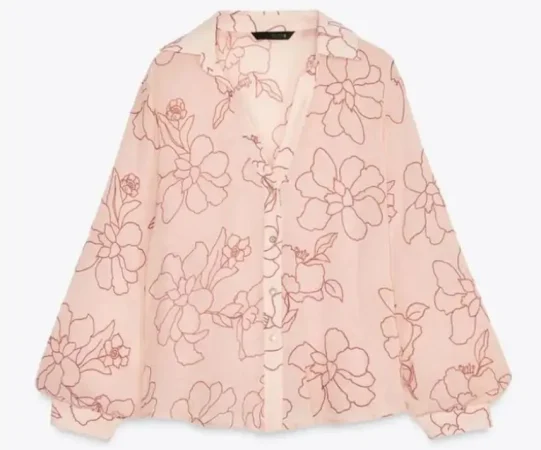Blusa fluida con flores engomadas: primavera eterna