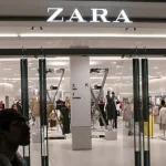 Zara tiene los vestidos que triunfan este verano con estampados suaves y la espalda al aire