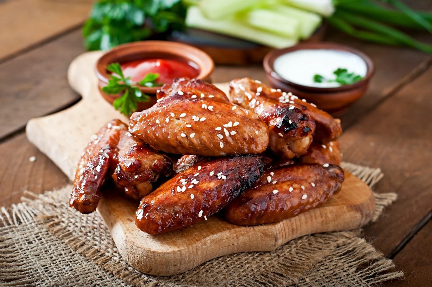 Alitas de pollo picantes con pimentón de la Vera y salsa de queso azul: Una explosiva fusión de sabores