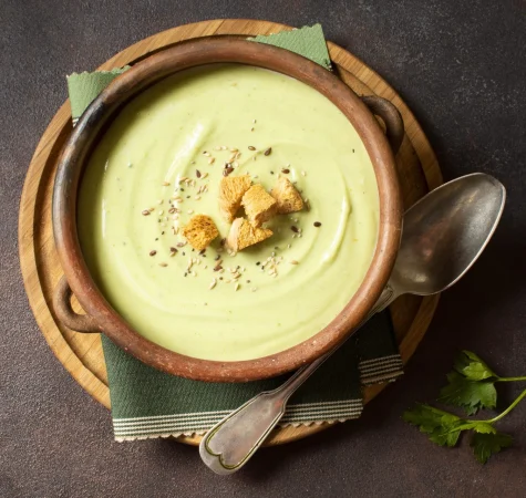 comida de invierno de sopa de brocoli con picatostes 1 Merca2.es