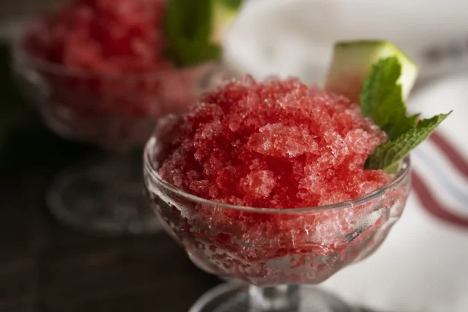 Aprende a hacer tu propio granizado casero: Delicias refrescantes para el verano 1 Merca2.es delicioso postre granizado con sabor frutas 2 Merca2.es