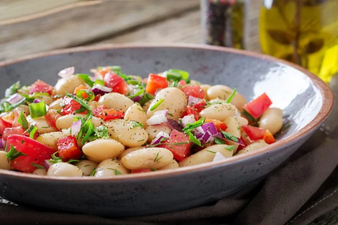 ensalada de alubias blancas ensalada vegana Merca2.es