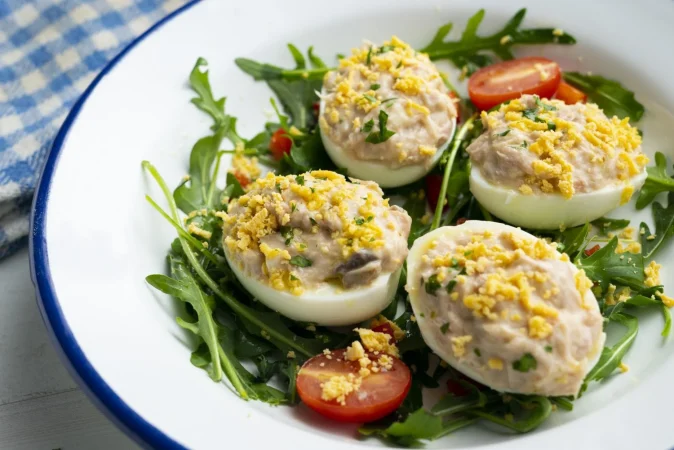 huevos rellenos de atun y mayonesa Merca2.es