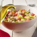 Empedrat catalán o ensalada de judías blancas: Sabor y dieta mediterránea en verano