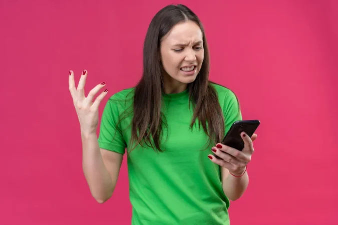 Sombrilla y sombra: el refugio imprescindible para el móvil