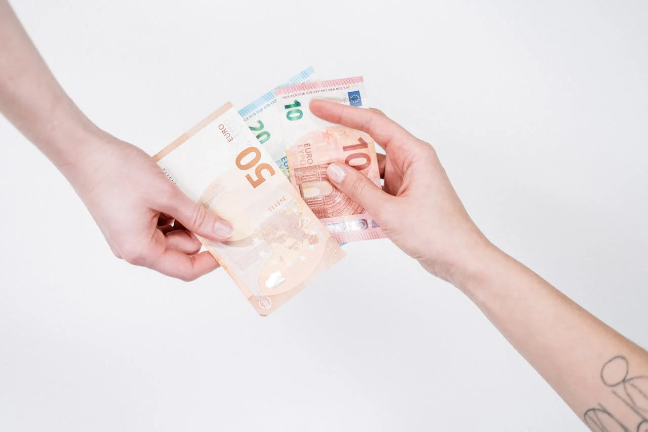 Cuánto dinero puedes enviar a un familiar sin que Hacienda te pida cuentas