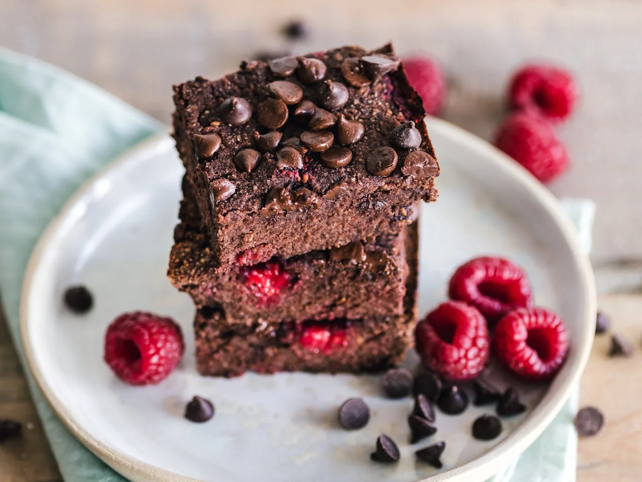 ¿Antojo de algo dulce? Prepara este brownie de chocolate sin azúcar ni gluten en solo 10 minutos.