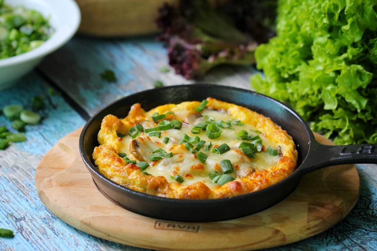 Prepara la frittata de manzana italiana perfecta, la receta fácil para un delicioso chute de energía que te sorprenderá 1 Merca2.es LA FRITTATA: UN CLÁSICO ITALIANO REINVENTADO CON DULCE INGENIO