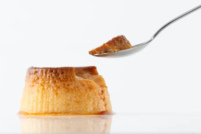 postre de flan en blanco Merca2.es