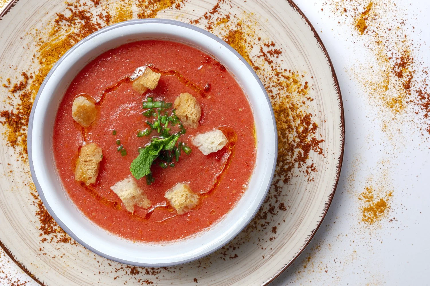 ¡Adiós al calor! Prepara el gazpacho andaluz perfecto en minutos