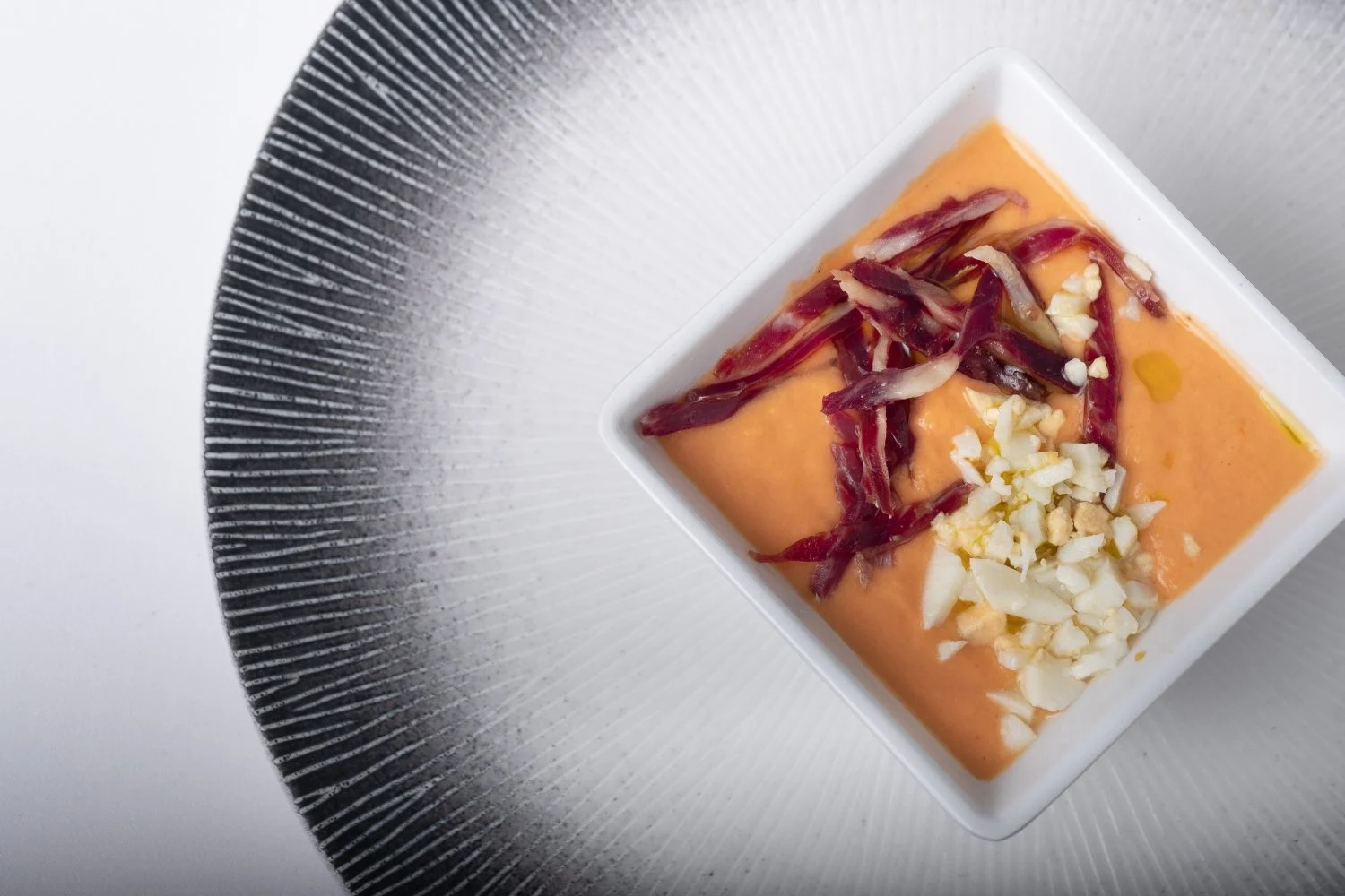 Cómo hacer el mejor salmorejo cordobés: Una receta de lo más refrescante paso a paso