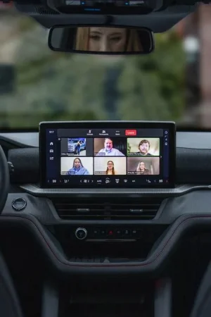 Zoom te va a dejar celebrar video reuniones desde los coches Ford y Lincoln 1 Merca2.es Zoom te va a dejar celebrar video reuniones desde los coches Ford y Lincoln