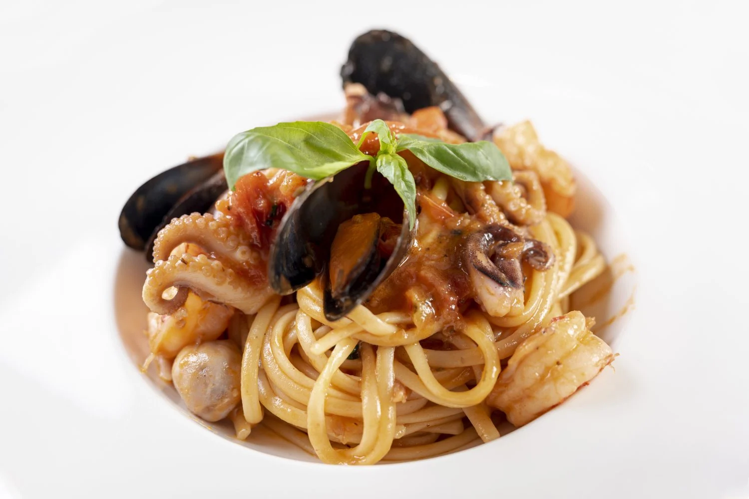 Spaghetti frutti di mare: Una deliciosa bocanada de mar Mediterraneo en tu plato