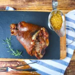 Pierna de cerdo al horno: El secreto de una piel crujiente y una carne jugosa