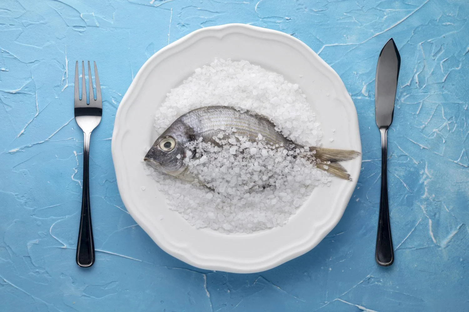 Receta de pescado a la sal y al horno: Un clásico saludable y espectacular. Estas son las mejores opciones